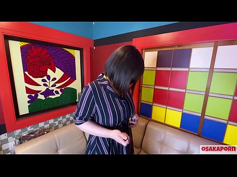 ❤️ Японская милашка с большими сиськами мастурбирует с секс игрушками и получает оргазм. Она говорит в интервью о своем опыте ебать. Огромные сиськи и волосатая киска громко стонут. Osakaporn Русское порно на нашем сайте liporno.ru ️❤