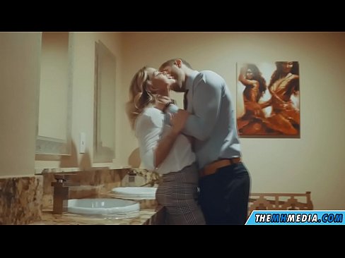 ❤️ когда грудастая блондинка соблазняет тебя в общественном туалете Русское порно на нашем сайте liporno.ru ️❤
